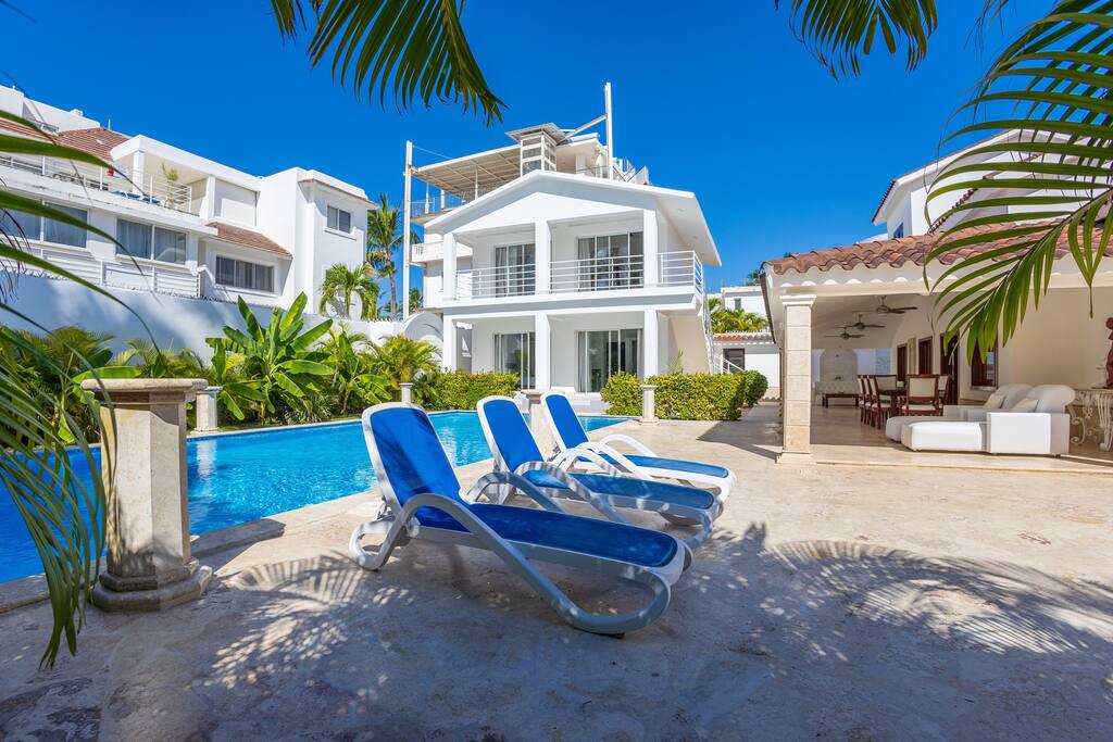 Villa May – New Modern Beachfront 7BR Villa with Pool & Maid in Bavaro, Los Corales - Everything Punta Cana