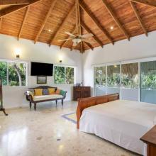 Golf Front Luxury Villa Right on La Cana Golf Course – With Pool, Jacuzzi, Touring Cart & Maid - Everything Punta Cana