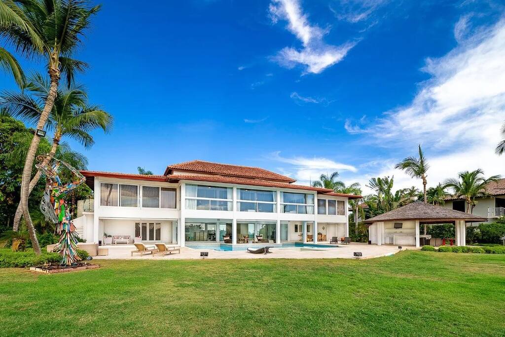 Huge Casa de Campo Family Vacation Villa for Up to 18 Guests with an Amazing Golf View - Everything Punta Cana