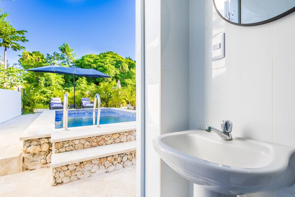 New Modern Punta Cana Villa - Pool & Rooftop Jacuzzi. Up to 7 guests