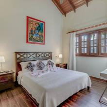 Villa Wyss: 2nd bedroom with 1 King bed, desk, TV, and closet