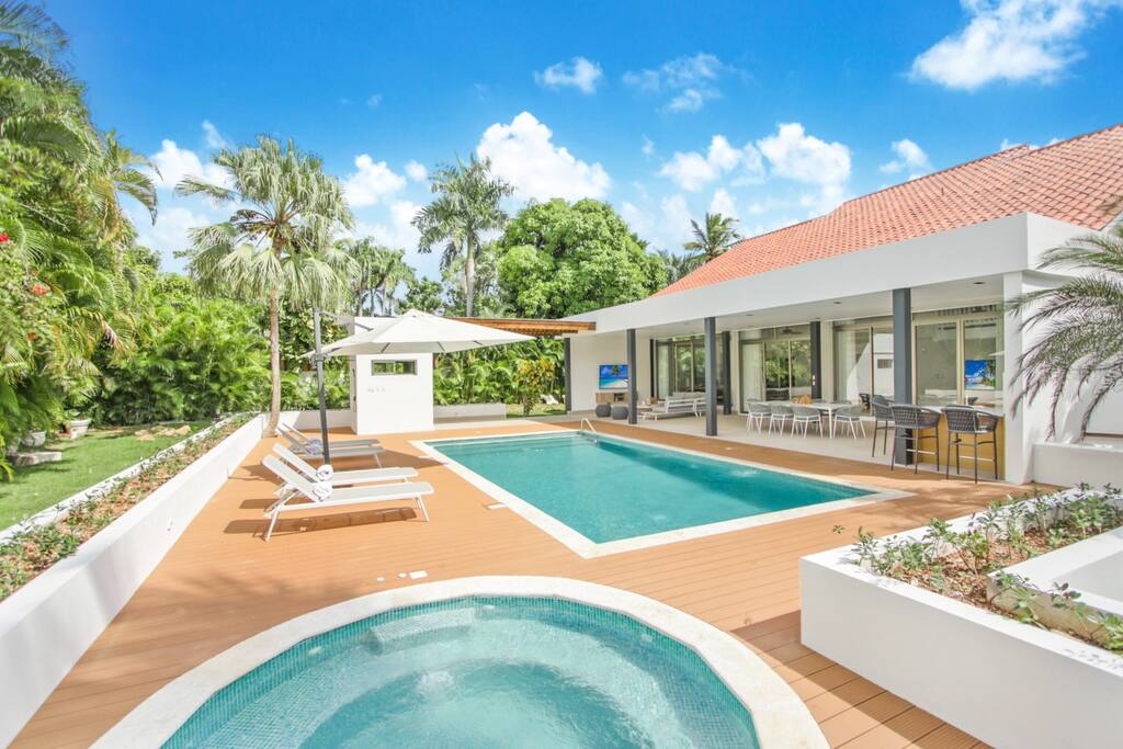 Private 2-Level Casa de Campo Villa – With Pool, Jacuzzi and Golf Cart - Everything Punta Cana
