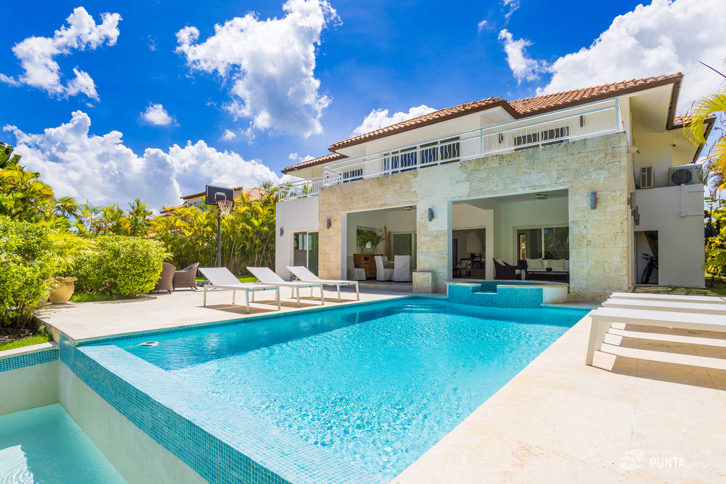Spacious 4-BR Punta Cana Golf Villa in Cocotal – Private Pool, Jacuzzi & Basketball Hoop for Family Fun - Everything Punta Cana