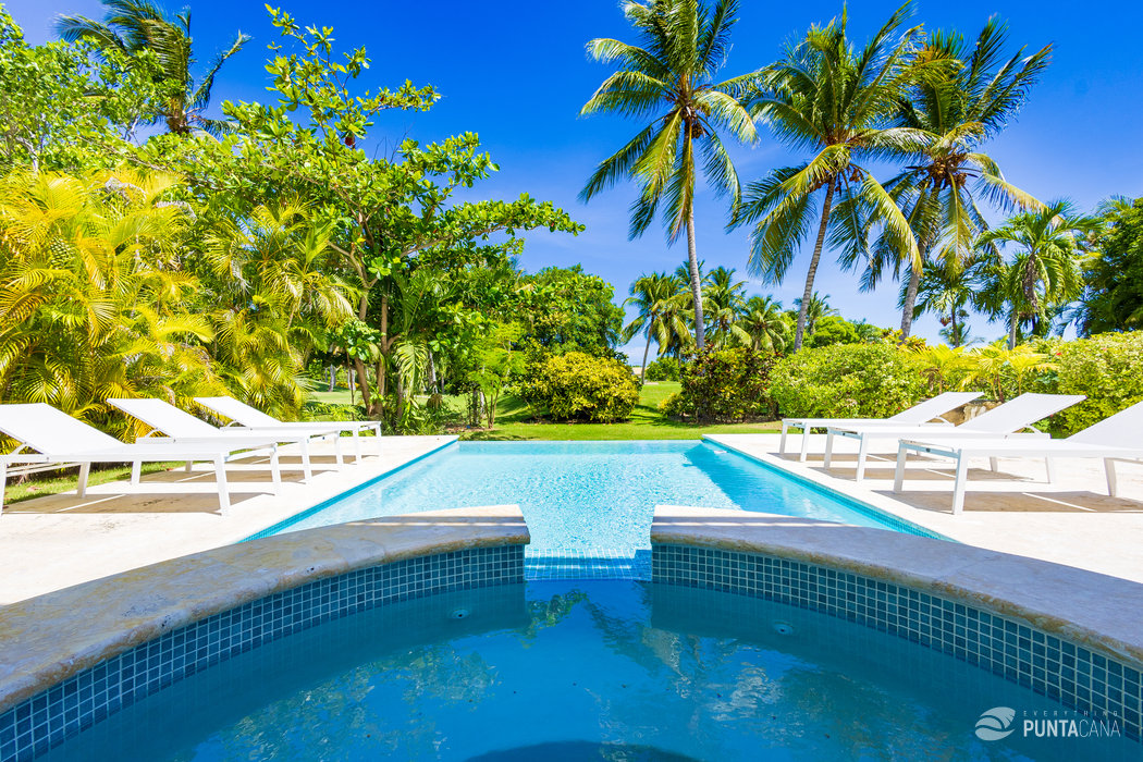 Spacious 4-BR Punta Cana Golf Villa in Cocotal – Private Pool, Jacuzzi & Basketball Hoop for Family Fun - Everything Punta Cana