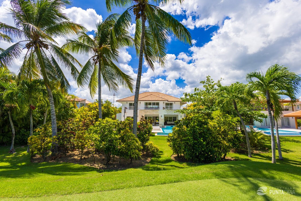 Spacious 4-BR Punta Cana Golf Villa in Cocotal – Private Pool, Jacuzzi & Basketball Hoop for Family Fun - Everything Punta Cana