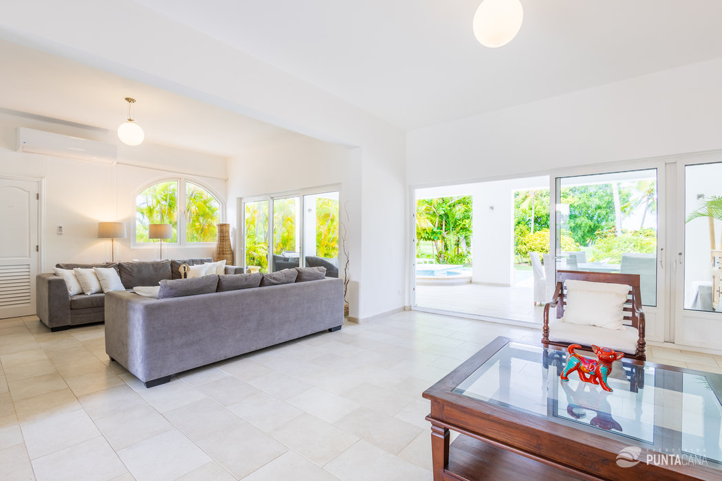 Spacious 4-BR Punta Cana Golf Villa in Cocotal – Private Pool, Jacuzzi & Basketball Hoop for Family Fun - Everything Punta Cana