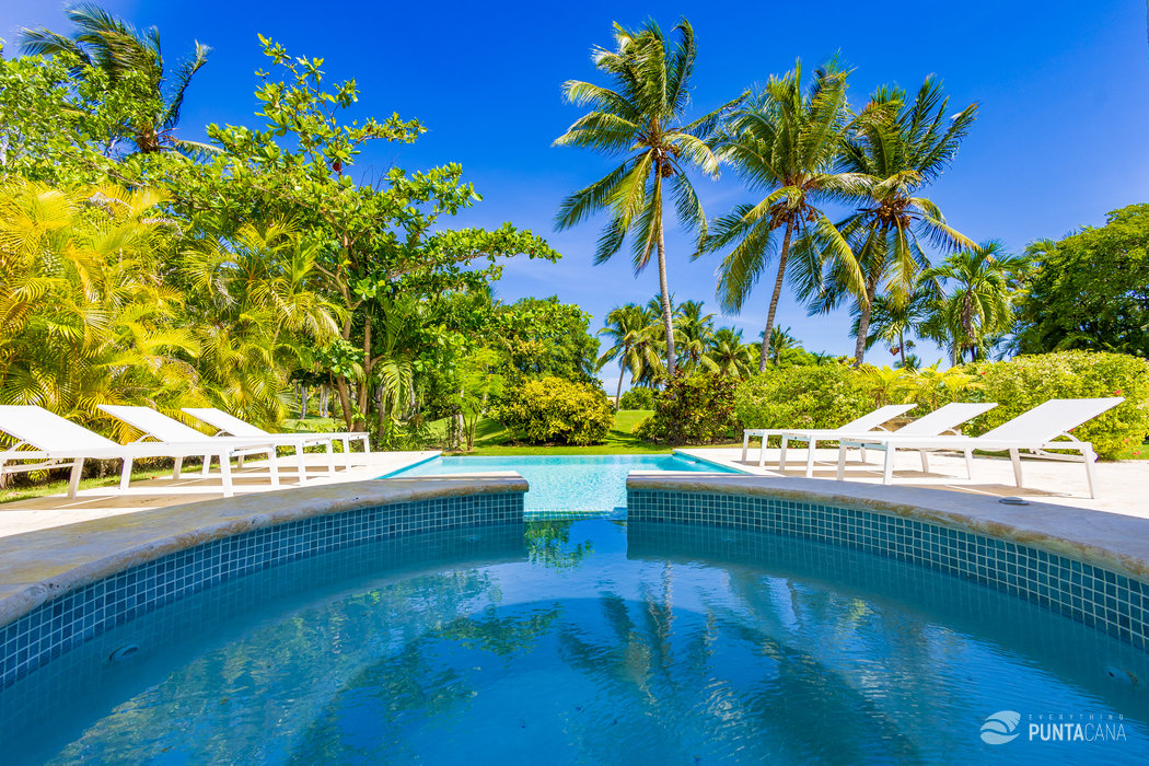 Spacious 4-BR Punta Cana Golf Villa in Cocotal – Private Pool, Jacuzzi & Basketball Hoop for Family Fun - Everything Punta Cana