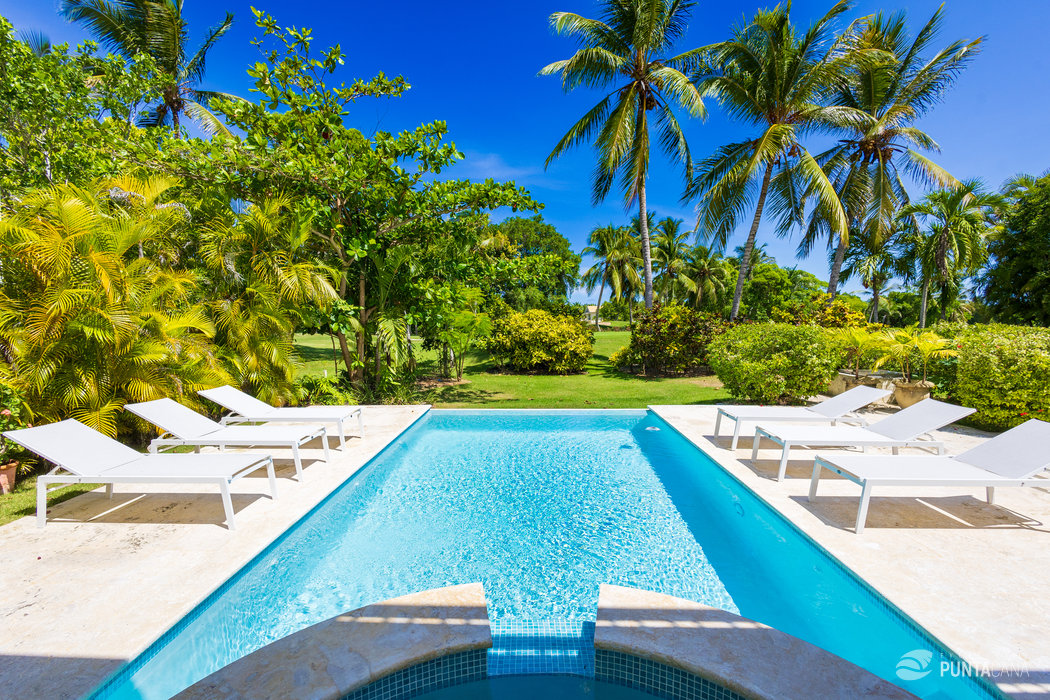 Spacious 4-BR Punta Cana Golf Villa in Cocotal – Private Pool, Jacuzzi & Basketball Hoop for Family Fun - Everything Punta Cana