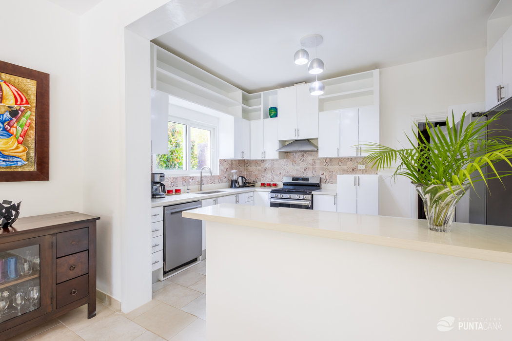 Spacious 4-BR Punta Cana Golf Villa in Cocotal – Private Pool, Jacuzzi & Basketball Hoop for Family Fun - Everything Punta Cana