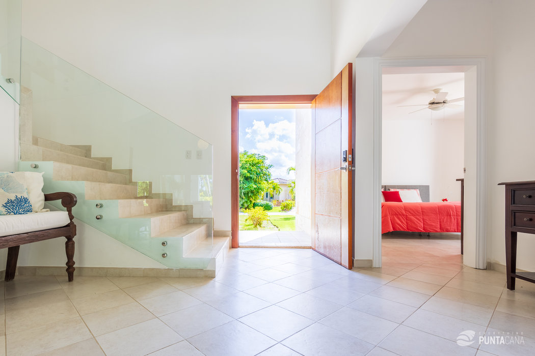 Spacious 4-BR Punta Cana Golf Villa in Cocotal – Private Pool, Jacuzzi & Basketball Hoop for Family Fun - Everything Punta Cana