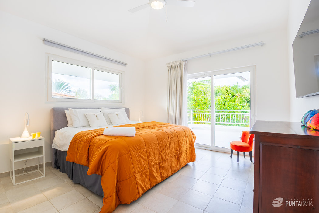 Spacious 4-BR Punta Cana Golf Villa in Cocotal – Private Pool, Jacuzzi & Basketball Hoop for Family Fun - Everything Punta Cana