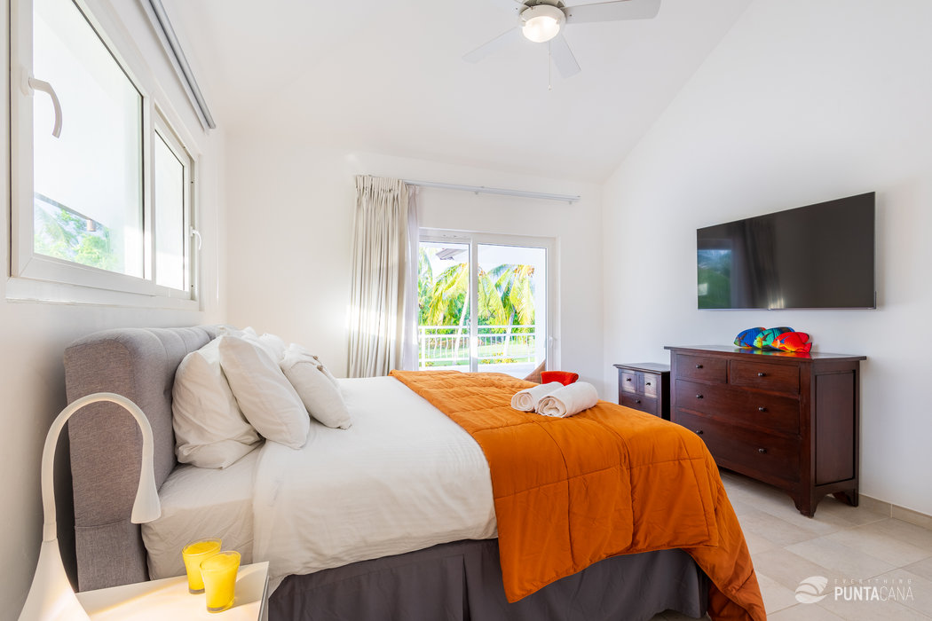 Spacious 4-BR Punta Cana Golf Villa in Cocotal – Private Pool, Jacuzzi & Basketball Hoop for Family Fun - Everything Punta Cana