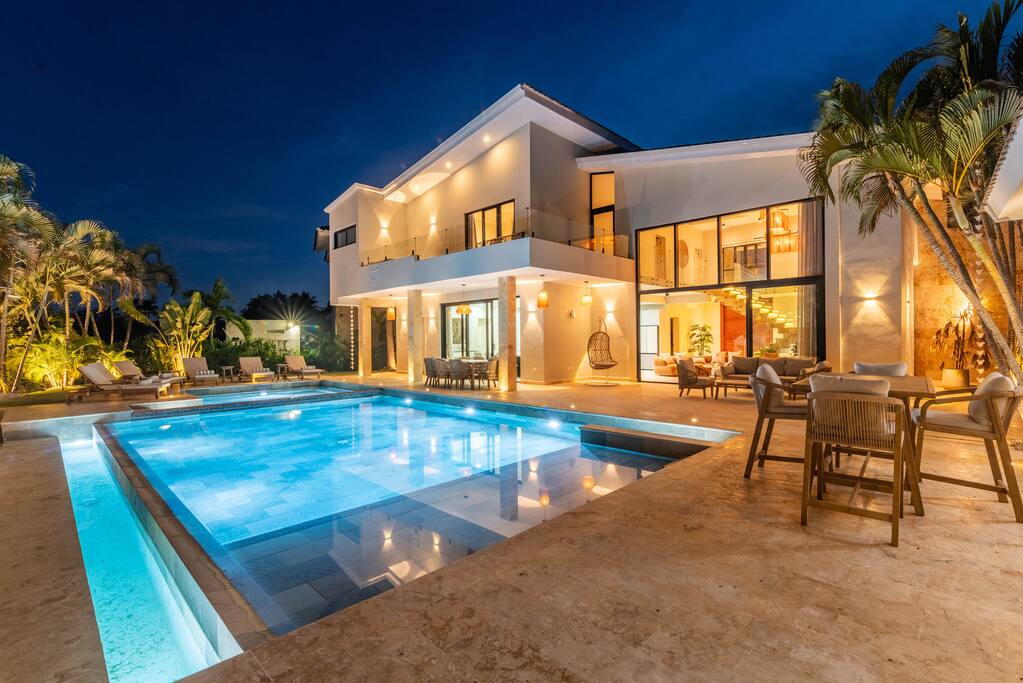 Luxury Punta Cana Golf Villa in Gated Cocotal Community – Pool, Gym & Movie Room - Everything Punta Cana