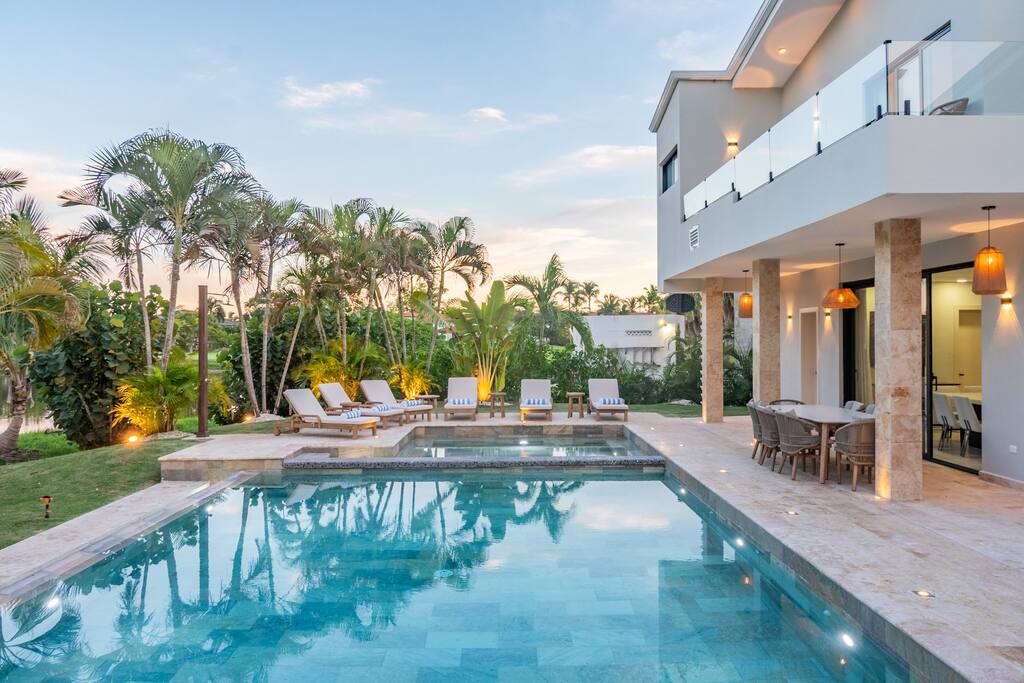 Luxury Punta Cana Golf Villa in Gated Cocotal Community – Pool, Gym & Movie Room - Everything Punta Cana