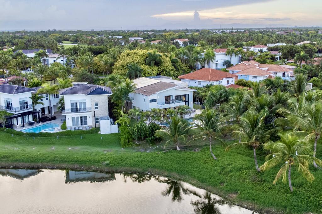 First villa (right) and second villa (left)