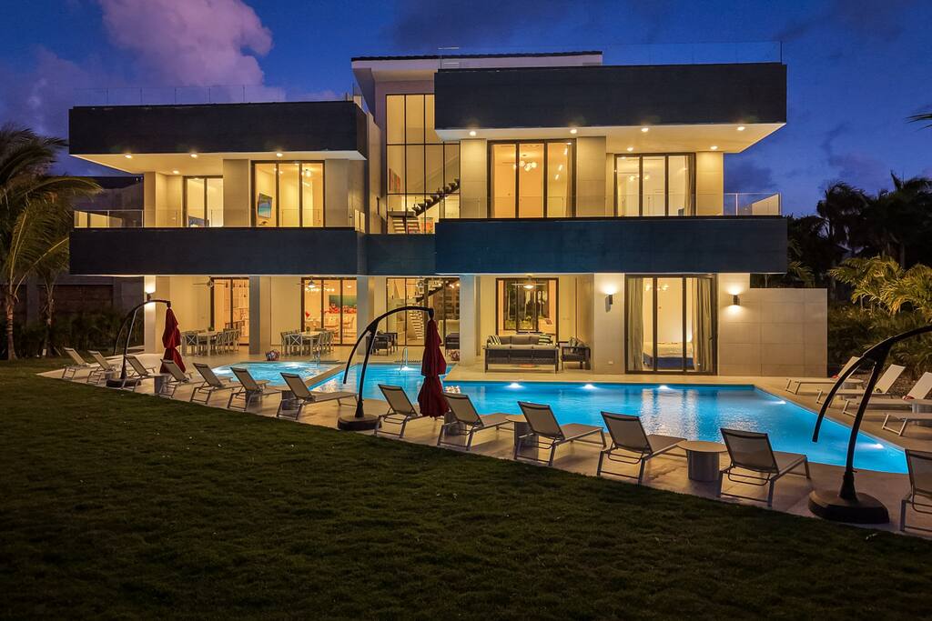 Brand New Villa Las Palmas in Cap Cana with Chef, Pool, Jacuzzi & 2 Golf Carts - Everything Punta Cana