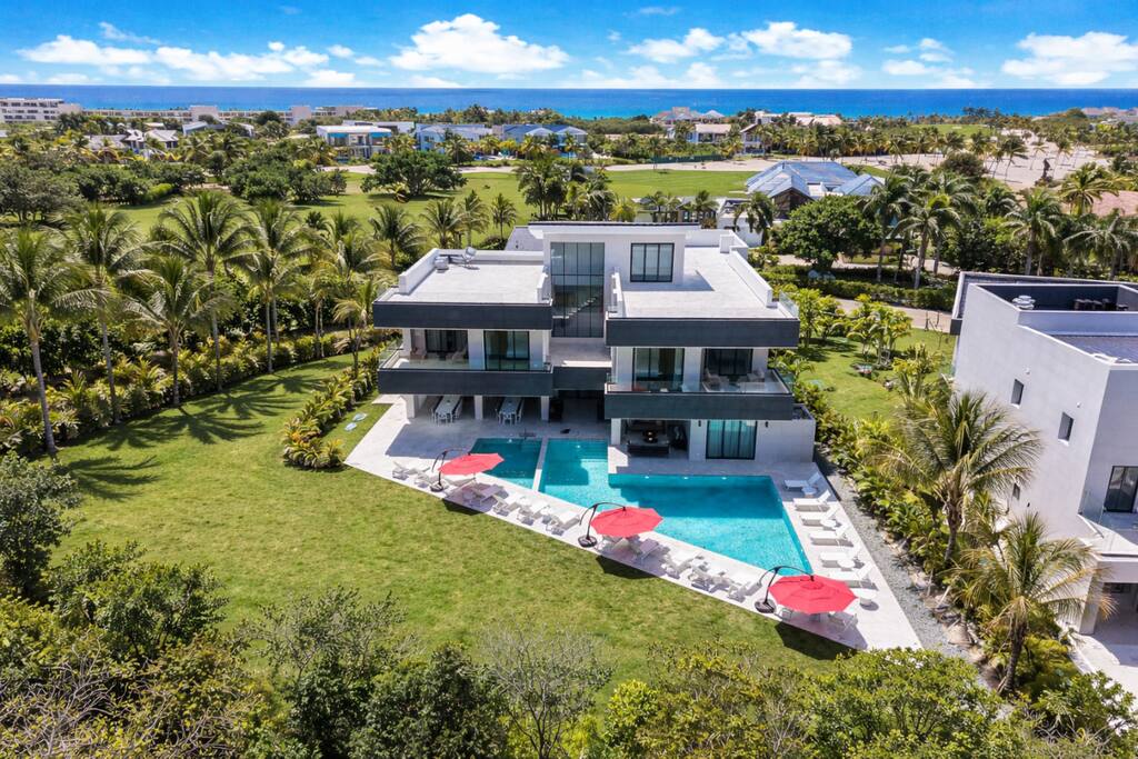 Brand New Villa Las Palmas in Cap Cana with Chef, Pool, Jacuzzi & 2 Golf Carts - Everything Punta Cana