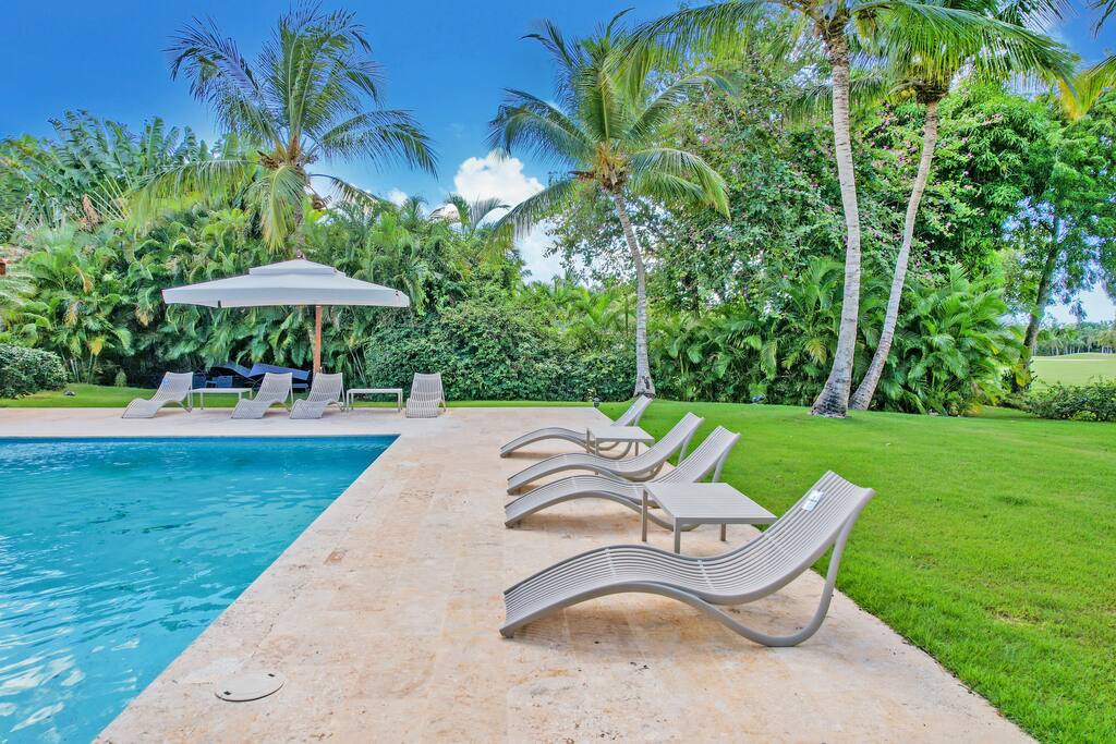 Gorgeous Villa at Casa de Campo (La Romana) – With a Large Pool, Jacuzzi, Chef, Maid & 2 Golf Carts - Everything Punta Cana