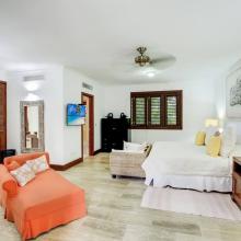 Gorgeous Villa at Casa de Campo (La Romana) – With a Large Pool, Jacuzzi, Chef, Maid & 2 Golf Carts - Everything Punta Cana