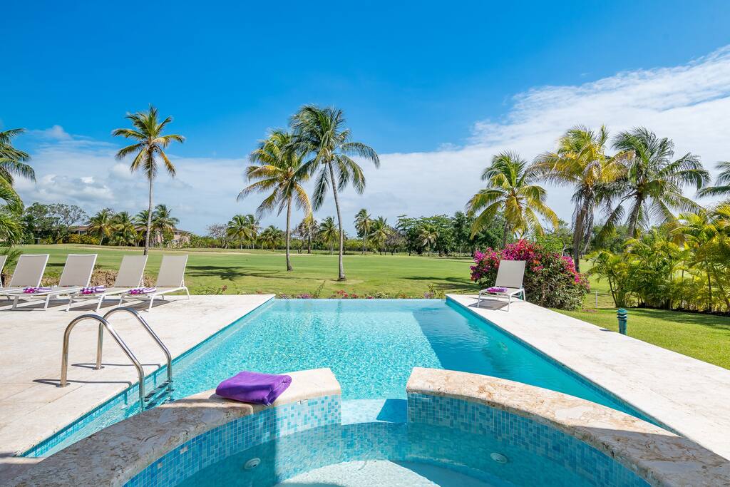 Beautiful 5-BDR 2 levels villa for rent in Punta Cana – golf front with pool, jacuzzi & maid - Everything Punta Cana