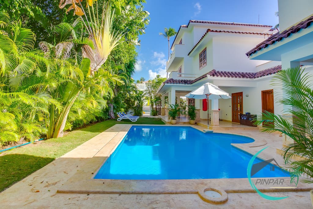 Luxury Villa in Los Corales (6BR, 9BT, Private Pool) - Everything Punta Cana