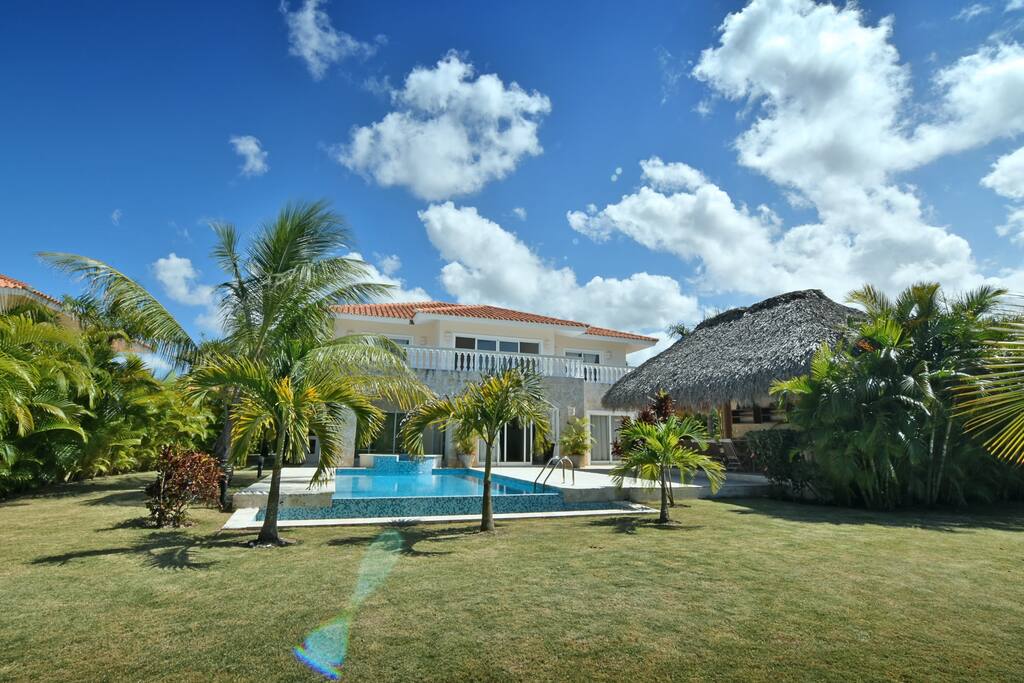 Secure Villa in Gated Community in Bavaro (Cocotal Golf Course) – Electricity and Maid included - Everything Punta Cana