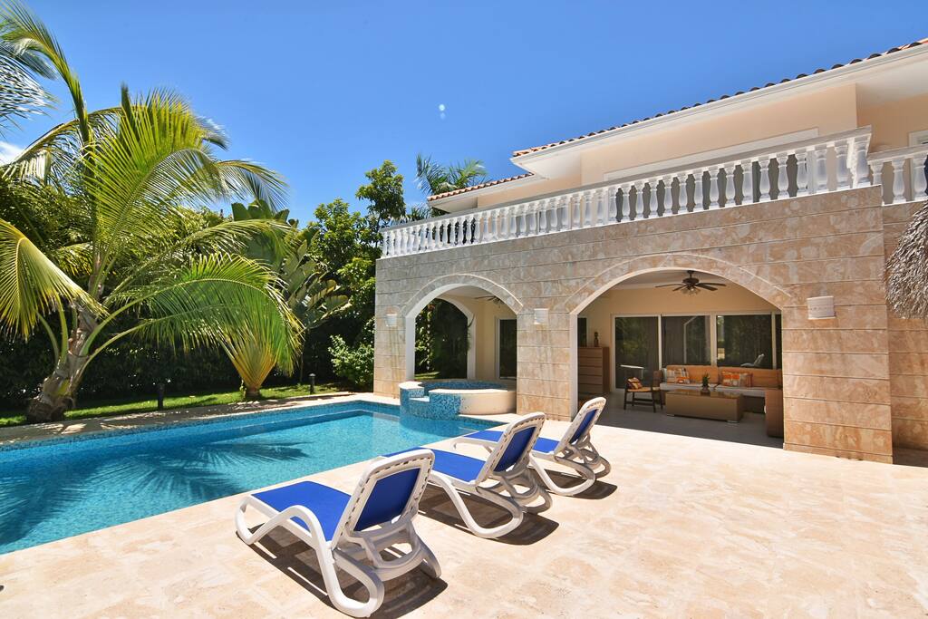 Private Villa for Rent at Cocotal Golf Course – Near Palma Real Shopping Center, Electricity Included - Everything Punta Cana