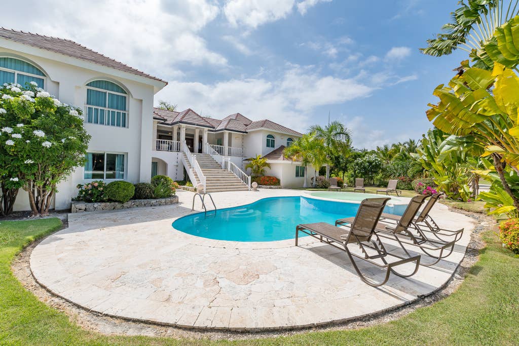 Villa Santa Cruz – Luxury villa in Punta Cana for rent – pool, jacuzzi, maid, 500 ft. to beach - Everything Punta Cana