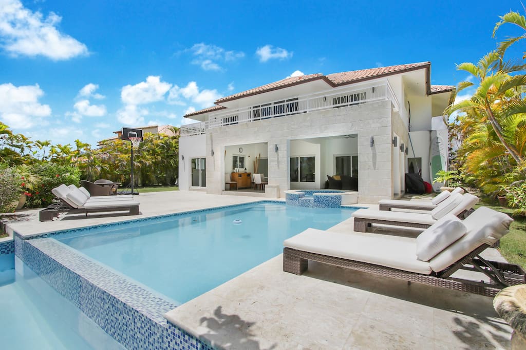 Family Villa in a Gated and Secure Cocotal Golf & Country Club – Pool, Jacuzzi, Maid - Everything Punta Cana