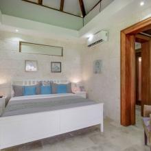 Caleton Villa 5: 2nd bedroom with King bed