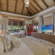 Caleton Villa 5: 3rd bedroom with 2 Queen beds and TV