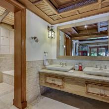 Caleton Villa 5: ensuite bathroom with shower (3rd bedroom)