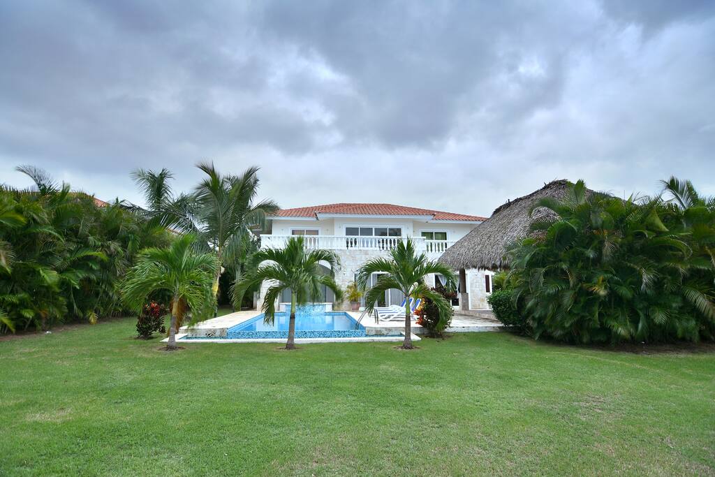 Dream Villa in Cocotal Gated Community in Bávaro – Electricity, Wifi, TV-cable & Maid Included - Everything Punta Cana