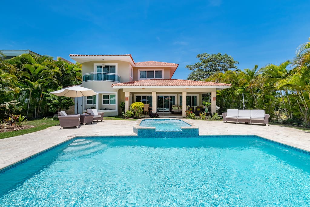 Luxury villa for rent in Punta Cana – golf front, pool, jacuzzi & maid - Everything Punta Cana