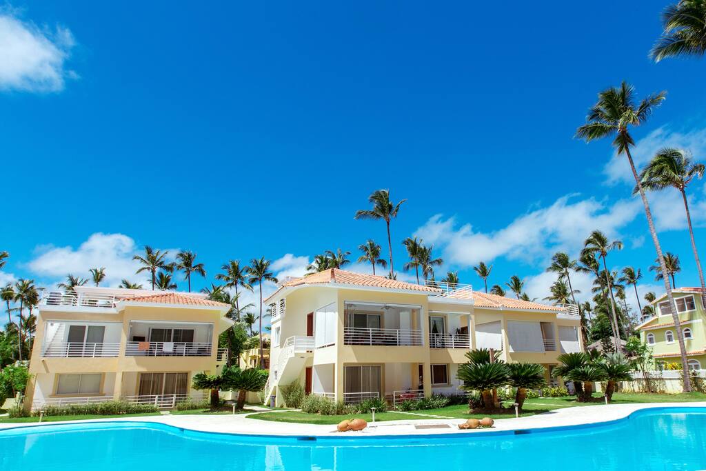 VIP Pool Deluxe Condo Beach Majestic with Terrace & Pool - Everything Punta Cana