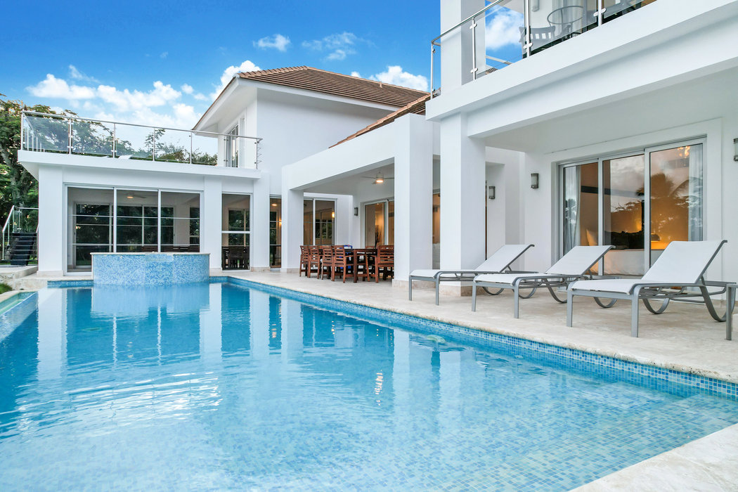 Two Luxury Villas in Cocotal for Large Groups – With Jacuzzi, Pools, Gym - Everything Punta Cana