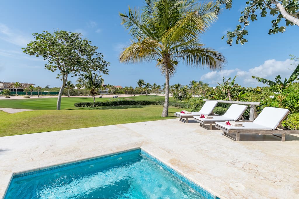 Las Palmas 100 - LUX villa for rent at Cap Cana - pool, jacuzzi, golf ...