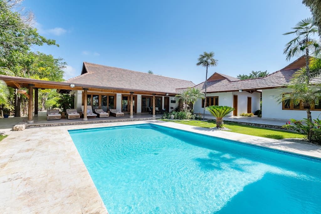 Las Palmas 100 – Luxury villa for rent at Cap Cana, Punta Cana – pool, jacuzzi, golf cart, bikes - Everything Punta Cana