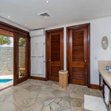 Villa Batey 16: ensuite bathroom (primary bedroom)