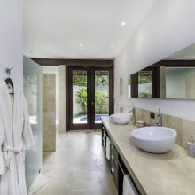 Villa Batey 16: ensuite bathroom (2nd primary bedroom)