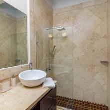 Villa Batey 16: ensuite bathroom with shower (3rd bedroom)