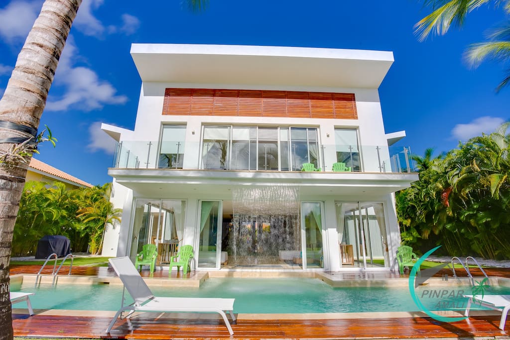 Luxury Villa Waterfall, Cocotal Golf, 5BR, Maid, Pool the Dominican