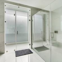 Villa Palma: Primary bedroom - Ensuite bathroom with shower