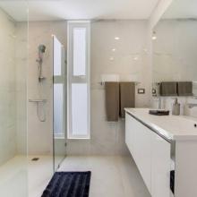 Villa Palma: Bedroom 3 - Ensuite bathroom with shower and double vanity