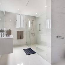 Villa Palma: Bedroom 4 - ensuite bathroom with shower