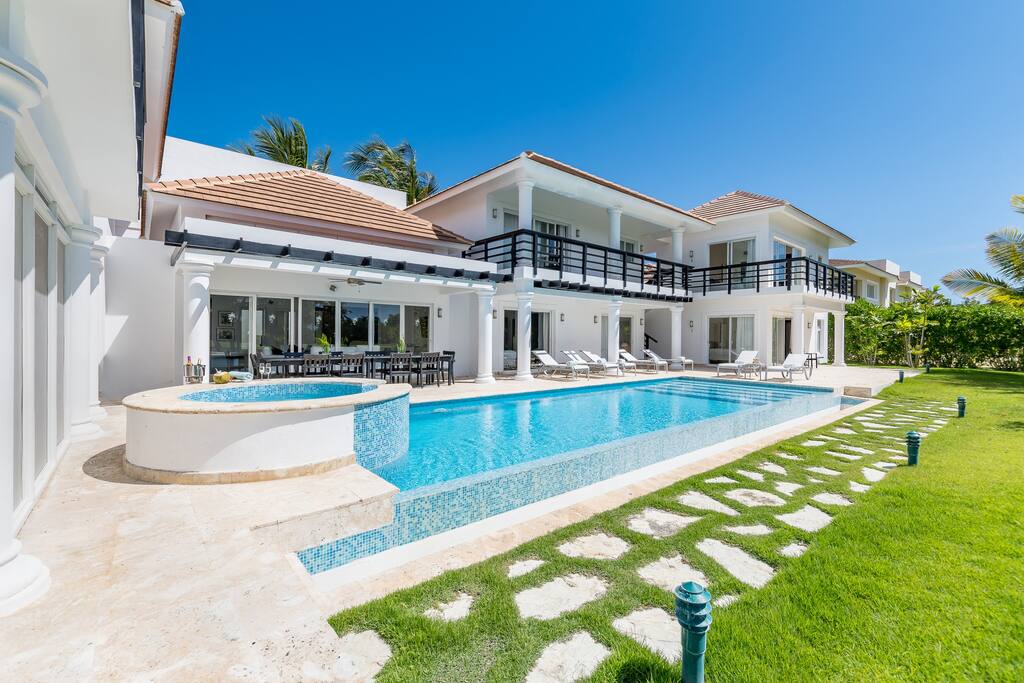 Perfect villa for up to 16 people!