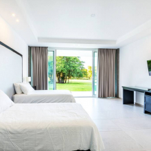 Second bedroom with 2 separate queen-size beds, with panoramic windows