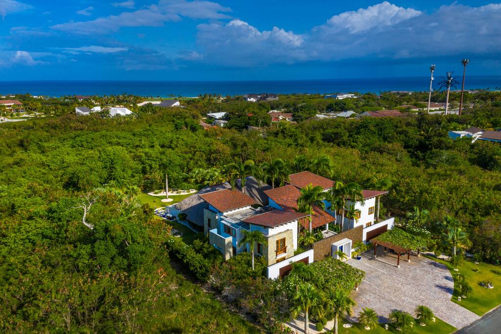 One of the best Cap Cana villas for rent large pool, jacuzzi, chef, maid