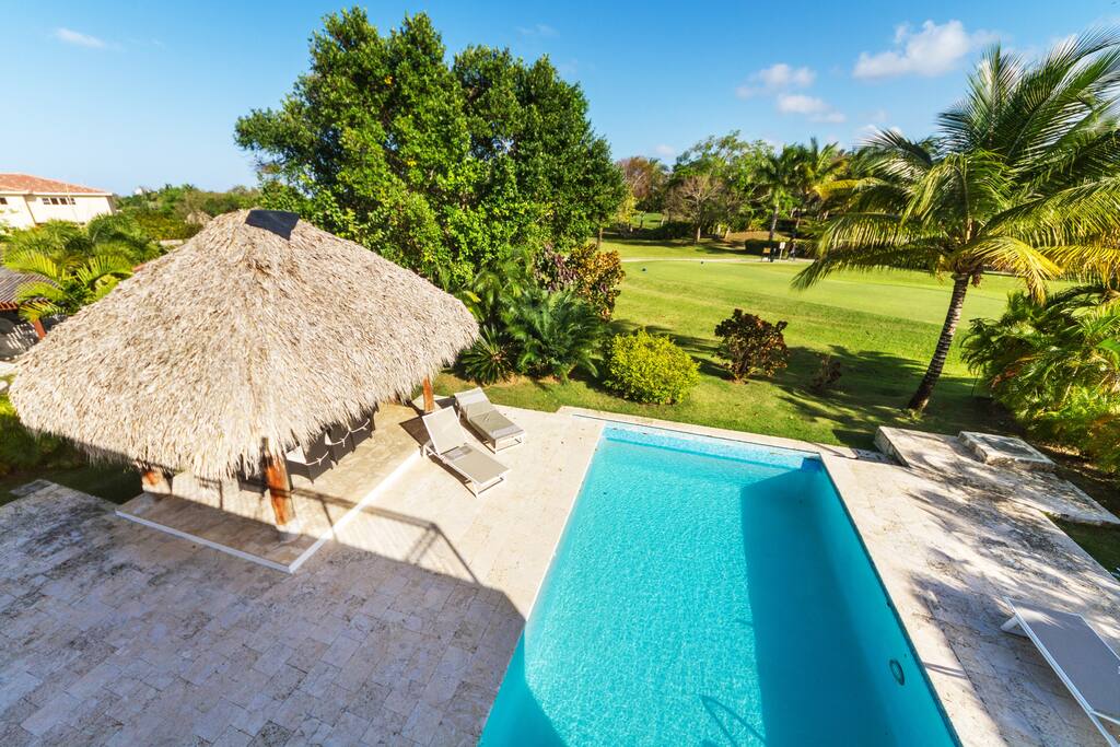 Villa in Bavaro for rent (Cocotal Golf & Country Club) pool, jacuzzi