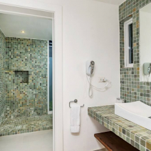 The bathroom always has fresh and clean towels, soap and shampoo.
